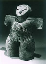 figure with a mask japanese ceramic figurine dogu jomon period bc 2 500 bc 1 200 excavation place ushiroda yamanashi japan 古代アート 考古学 縄文時代