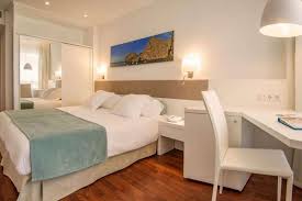 También podrá acceder cómodamente a la zona comercial, con supermercados, tiendas, restaurantes y bares. Sentido Porto Soller Nicht Mehr Im Katalog Der Westen Mit Tramuntanagebirge Mallorca Turkei