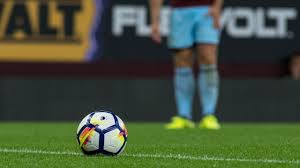 Nah, gol seperti itu disebut dengan gol bicycle kick atau juga kadang disebut dengan scissors kick. Kukanyaga Nyoka Dan 4 Istilah Sepak Bola Yang Paling Jarang Kita Dengar 1 Kumparan Com