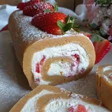 Per la bella stagione, i dolci estivi senza cottura ci risparmiano la seccatura del forno. Rotolo Senzacottura Panna E Fragole Dolce Ripieno Cucinare E Come Amare