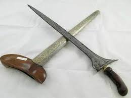Laksamana hang tuah semasa berkhidmat sebagai laksamana melaka. Keris Pusaka Paling Legendaris Di Indonesia Berita Aneh Unik Dan Menarik