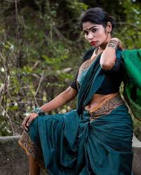 And wearing green saree red blouse 12 min. Pin By Ram Vasan On à®¤ à®ª à®ª à®³ à®…à®´à®• à®•à®³ Saree Blouse Styles Blouse Styles Saree
