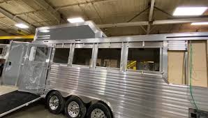 This is an excellent family camper weighing in at 4,565 pounds so it can be towed with an suv or pickup. Smc Trailers New 5 Horse Bunk Bed Floor Plan Making