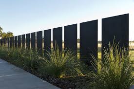 Simplicity Is Key To Nicholas Bray Landscapes Contemporary Garden Designs Drawing On The Expertise Of Specialist Con Sichtschutzwand Garten Zaun Garten Garten