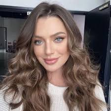 Elsa Tate's Instagram, Twitter & Facebook