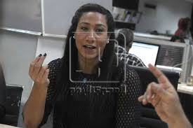 نجحت مؤخراً السباحة المصرية الشابة فريدة عثمان من حصد ميداليتين ذهبيتين وواحدة فضية، خلال بطولة ألعاب البحر المتوسط التي تحتضنها إسبانيا، متفوقة على العديد من السباحات الأوروبيات الماهرات، مما جعل المتتبعين يصفونها بالأسطورة وبـ بطلة من ذهب. Ù‡Ù„ Ø¨Ø·Ù„Ø© Ù…ØµØ± ÙØ±ÙŠØ¯Ø© Ø¹Ø«Ù…Ø§Ù† ØµÙ†Ø§Ø¹Ø© Ø£Ù…Ø±ÙŠÙƒÙŠØ© Ø§Ù„Ù…ØµØ±ÙŠ Ø§Ù„ÙŠÙˆÙ…