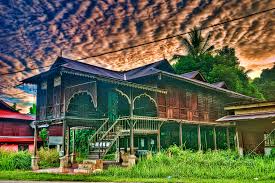 Letaknya yang di jalan utama kota banyuwangi, membuat lebih mudah dicari. Rumah Kampung Village House In Perak I Hope I Can Reshot Flickr