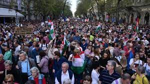 A netadó elleni demonstráció erőszakba torkollt vasárnap este. Megint Hatalmas Lehet A Kormanyellenes Tuntetes 24 Hu