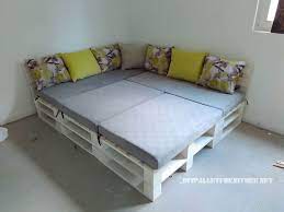 canape feuilletee et table de palettes convertible en lit lit en palette meuble palette canape