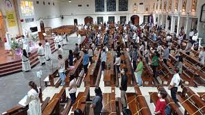 Ibadat tersebut bertujuan untuk memperingati yesus dan 12 muridnya yang melakukan perjamuan malam terakhir. Misa Kamis Putih Di Gereja Santo Petrus Paulus Berjalan Khidmat