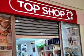 De nelipsit din magazin sunt mereu jeansii, cămățile înflorate și fâșurile. Top Shop Promenada Mall Targumures