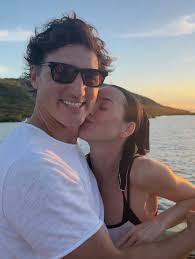 Katy Perry shares holiday photos with Justin Trudeau ❤️ Via: @katyperry