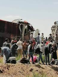 فيما أعلن مصدر مسؤول في هيئة السكة الحديد، عن وقوع حادث تصادم قطارين في سوهاج، وجارٍ تشكيل لجنة فنية، للوقوف على أسباب ومسببات الحادث، مشيرا إلى أن هناك تعليمات من الفريق المهندس كامل الوزير، وزير النقل، بإجراء الصيانات لجميع القطارات بشكل دوري. Retpaesqyh4gvm