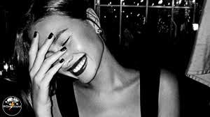 Amber Jolene's Instagram, Twitter & Facebook