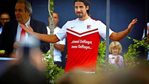 Famoso por ser um dos onze jogadores que ganharam a liga dos campeões da uefa e a copa do mundo fifa no mesmo. Khedira In Fellbach Das Besondere An Ihm Ist Das Normale Fussball Stuttgarter Zeitung