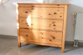 Da er für die dachschräge in unserem alten schlafzimmer zu hoch war haben wir ihn vom fachmann auf die höhe 189cm verkleinert. Diy Ikea Hack Hemnes Kommode Mobel Upcycling So Einfach Geht Es