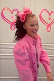 We Never Thought We D See The Day But Jojo Siwa Debuted Dark Brown Hair On Tiktok In 2020 Dark Brown Hair Jojo Siwa Brown Hair Dark Brown Hair Color