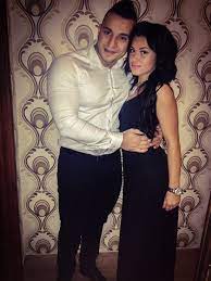 Foarte mulţi au devenit susţinătorii după o serie de dezvăluiri făcute de liviu în cadrul emisiunii, loredana a luat hotărârea să se arunce în braţele unei ispite.liviu a înţeles în cele. Ei Vor Participa La Noul Reality Show De La Antena 1