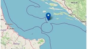 15:21 forte scossa di terremoto avvertita in diverse regioni italiane, tra cui puglia, abruzzo, campania e lazio. Ejsc A8sa R1hm