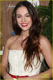 Sophie Skelton Supports Global Green At Pre Oscar Gala 2019 Beautiful Indian Actress Beautiful Celebrities Celebrity Photos