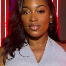 Who still owns a 𝖯𝖧𝖸𝖲𝖨𝖢𝖠𝖫 Bible?