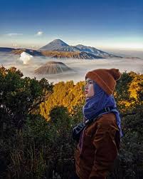 Gambar di atas ini adalah penampakan keindahan dari gunung slamet, salah satu gunung. Sunrise Di Gunung Bromo Pesona Keindahan Yang Tak Terlupakan