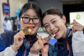 A fencer, a shooter and a special selfie: World falls in love with Korea's  Olympic stars