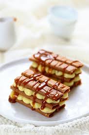 Mille Feuilles De Crepes Dentelle A La Vanille Et Sauce Au Caramel Recette Sucre Facile Crepe Dentelle Et Recette Dessert