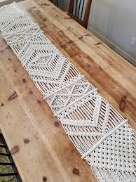 Decor De Macrame Table Runner Tisse Chemin Boho Etsy In 2020 Macrame Wall Hanging Tutorial Macrame Table Runner Macrame Patterns Tutorials