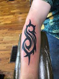 Wonderful paul gray of slipknot with guitar tattoo. I M Sure You Guys Are Tired Of Seeing Tattoos But At 18 I Just Got My First Tattoo Slipknot