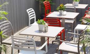 Nous avons des tables, chaises et tabourets de bar de styles, formes et matériaux variés afin que vous trouviez les modèles qui iront parfaitement chez vous, dans. Je Meubles Mobilier Pour Restaurants Collectivites Bars Brasseries Plages Discotheques Hotels
