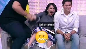 video presenter tv cantik ini tidak sadar celana dalamnya terlihat. Ayu Ting Ting Ngangkang Saat Live Dalamannya Kelihatan