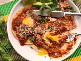 How To Make Traditional Huevos Rancheros In A Flash Huevos Rancheros Huevos Rancheros Recipe Chili S Salsa Recipe