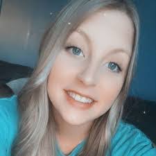 Danielle Heine's Instagram, Twitter & Facebook