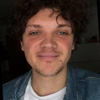 3000+ profili “Adrian”