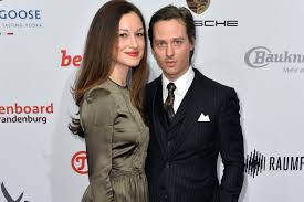 Ich wünsche mir für all unsere gäste und besucher (auch internetbesucher), dass sie jesus erfahren dürfen, sei es das erste mal oder immer wieder neu. Tom Schilling Und Annie Mosebach Sie Haben Geheiratet Gala De