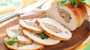 Per la tavola del natale vi propongo un rotolo di tacchino in crosta di sale un secondo piatto della tradizione cucinato in modo salutare e gustoso. Arrotolato Di Tacchino Ripieno Perfetto Per Le Feste Natalizie