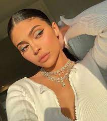 The Biggest 2020 Makeup Trends That You Are About To See Everywhere Page 8 Of 8 Viva Glam Magazine Makiyazh Kajli Dzhenner Stil Kajli Dzhenner Makiyazh Kendall Dzhenner