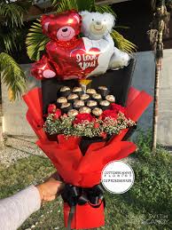 Birthday Gifts For Her Delivery Today Please Do Not Hesitate To Whatsapp Me If You Require Further Information Surprise Deliv Valentines Candy Bouquet Chocolate Flowers Bouquet Valentine Bouquet