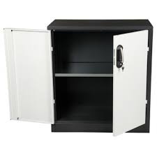Armoires basses, armoires hautes à battant ou à rideau choisissez le produit qui vous convient le top office propose une sélection d'armoire de bureau metallique. Armoire Basse En Metal
