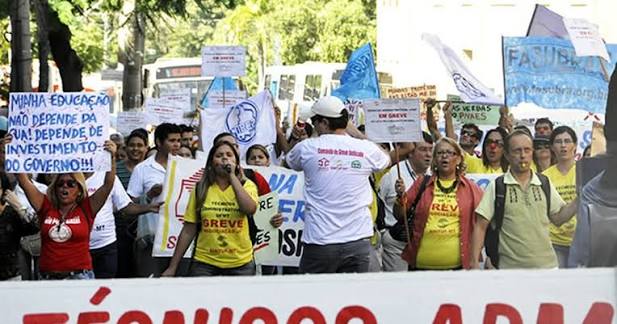 G1 - T&eacute;cnicos da UFMT acatam proposta de reajuste e devem encerrar greve - not&iacute;cias em Mato Grosso