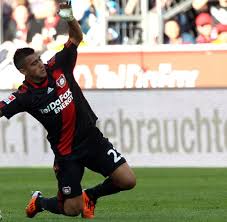 Leverkusens trainer jupp heynckes musste nach dem 2:3 bei eintracht frankfurt zweimal wechseln. Auf Heynckes Spuren Vidal Liebaugelt Mit Wechsel Von Bayer Zu Bayern Welt
