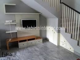 Untuk kamu yang ingin menambah ruangan ekstra tanpa perlu menambah luas bangunan, coba pertimbangkan tentang mezzanine. Lemari Bawah Tangga Kitchensetminimalismurah