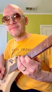 Reggie Young plays the HELL out of some electric sitar