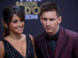 Since 2008, messi has been in a relationship with antonella roccuzzo, his childhood friend. A Love Story When Messi Fell For Antonella Goal Com
