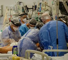 A pandemia atravessa sua fase mais letal no país. Is0i50kzdkrmgm
