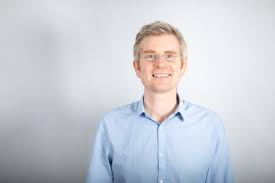 Peter is a virtual tarot that can answer all our questions. Diw Berlin Haan Peter