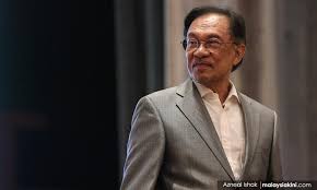 Malaysiakini - Anwar guarantees Dr M will surrender power to him, date  talks later