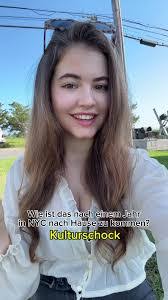 Elisa Ernst's Instagram, Twitter & Facebook