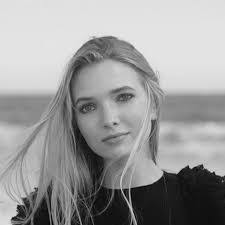 Justine Floyd's Instagram, Twitter & Facebook